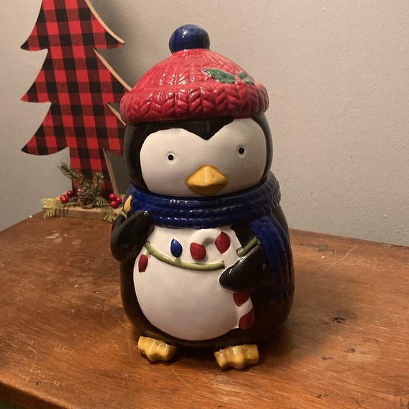NWT- Adorable Hand Painted Holiday Penguin Ceramic Cookie Jar Decoration - Picture 11 of 17